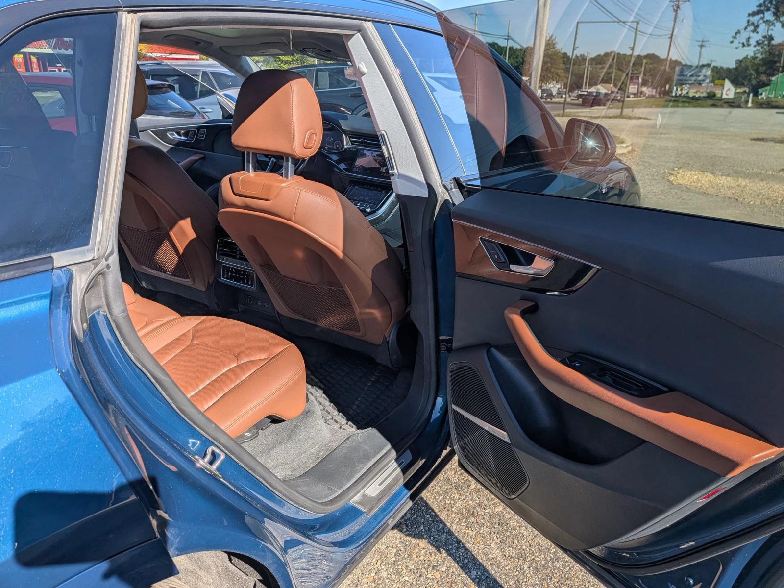Used 2019 Audi Q8 Premium Plus w/ Premium Plus AWD/4WD image 41