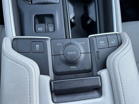 Used 2024 Toyota Grand Highlander Limited image 18