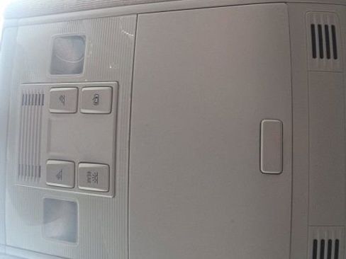 Used 2019 Volkswagen Tiguan SE image 27