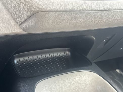 Used 2020 Toyota Corolla LE image 24