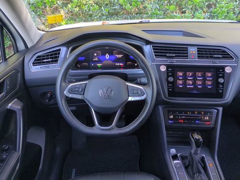 Used 2023 Volkswagen Tiguan SE image 15