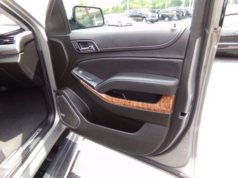 Used 2019 Chevrolet Suburban Premier w/ Premier Plus Edition AWD/4WD image 39