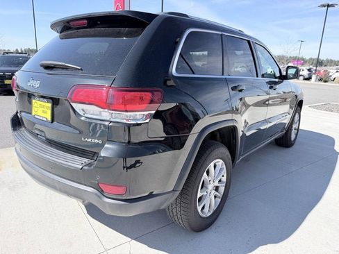 Used 2021 Jeep Grand Cherokee Laredo image 4