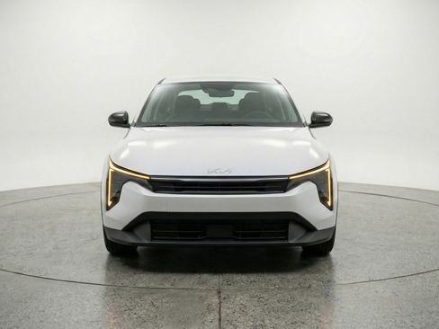 Used 2025 Kia K4 LXS image 2