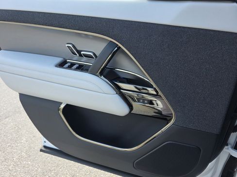 Used 2026 Land Rover Range Rover Sport SE image 16