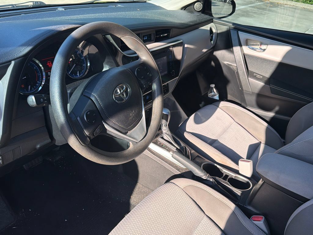 Used 2018 Toyota Corolla LE FWD image 4
