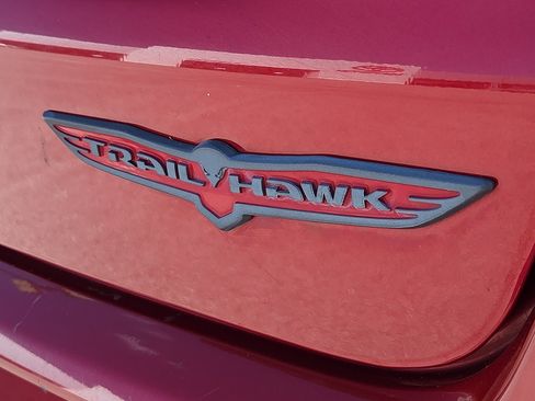 Used 2025 Jeep Compass Trailhawk AWD/4WD image 8