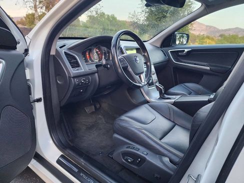 Used 2017 Volvo XC60 T6 Dynamic w/ Climate Package image 12