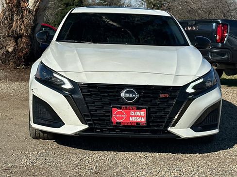 Used 2023 Nissan Altima 2.5 SR w/ SR Premium Package image 11