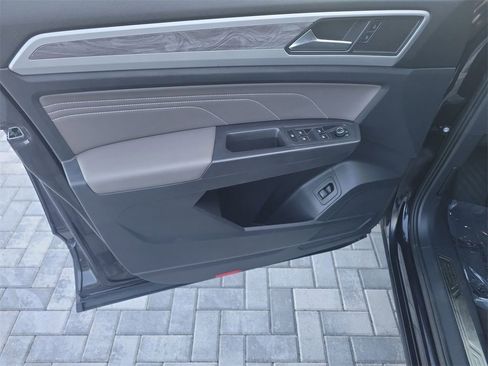 Used 2021 Volkswagen Atlas Cross Sport SE image 23