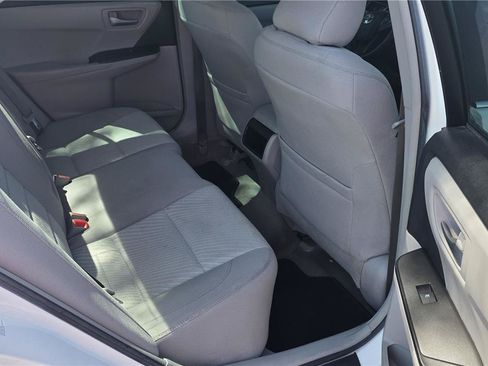 Used 2016 Toyota Camry LE FWD image 11
