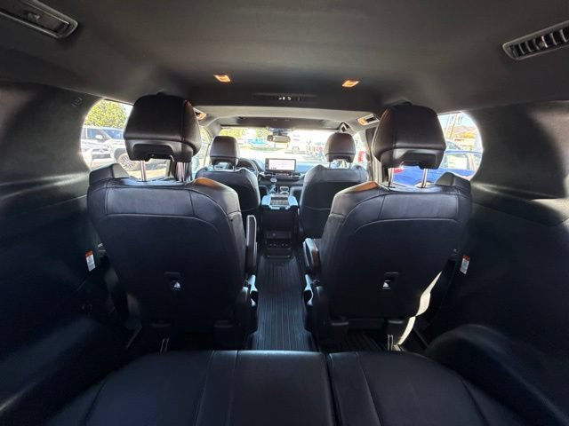 Used 2025 Toyota Sienna Limited FWD image 28
