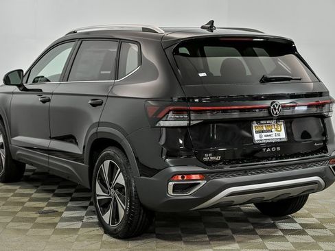 New 2025 Volkswagen Taos SE image 4