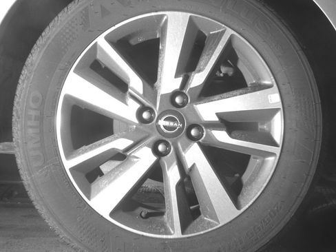 Used 2025 Nissan Versa SV FWD image 15