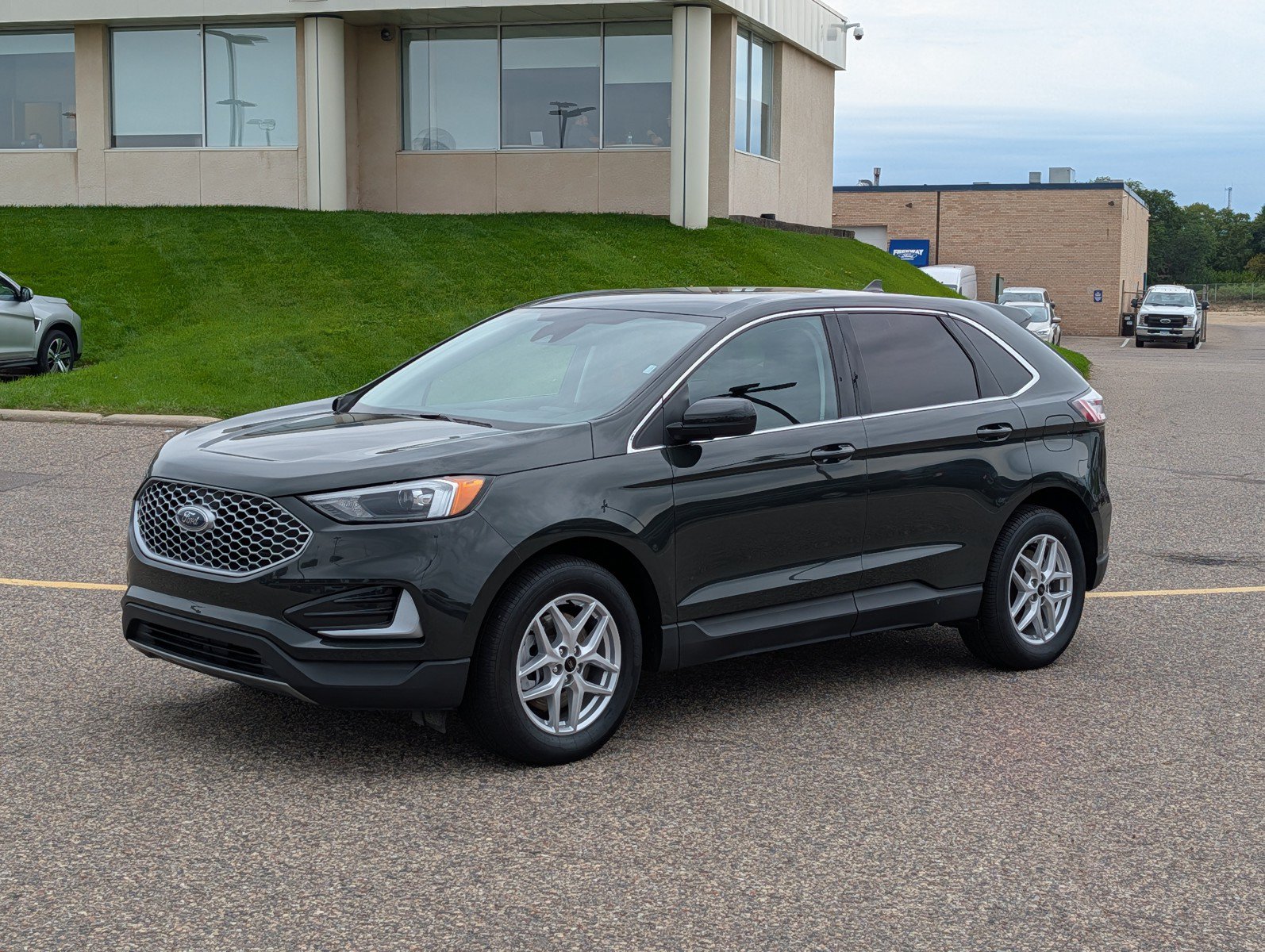 Used 2024 Ford Edge SEL AWD/4WD image 1