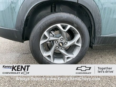 Used 2025 Chevrolet Trax LT image 8