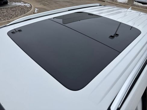 Used 2020 Ford Explorer Limited w/ Class III Trailer Tow Package image 10