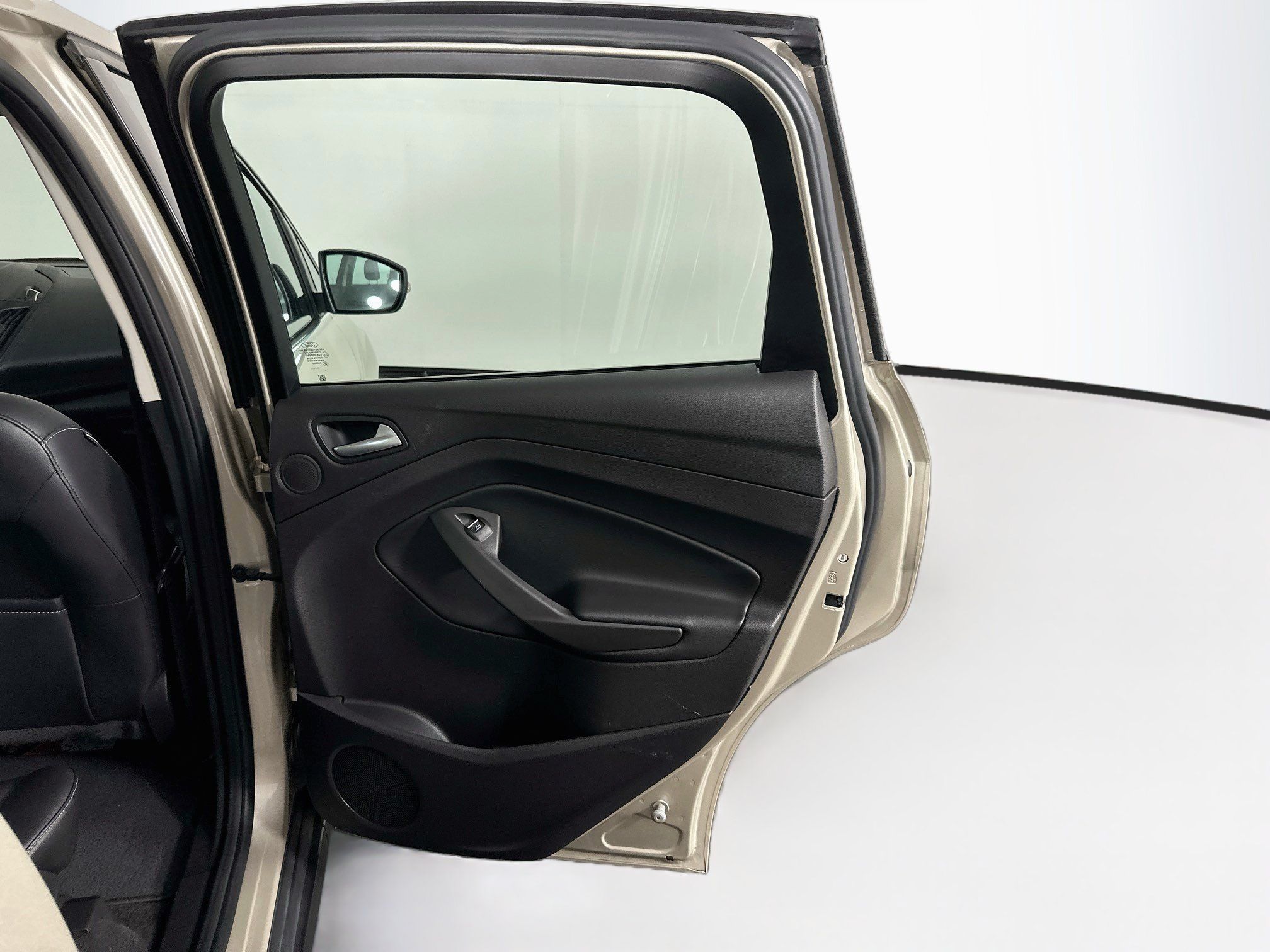 Used 2018 Ford C-MAX Titanium w/ Equipment Group 301A FWD image 32
