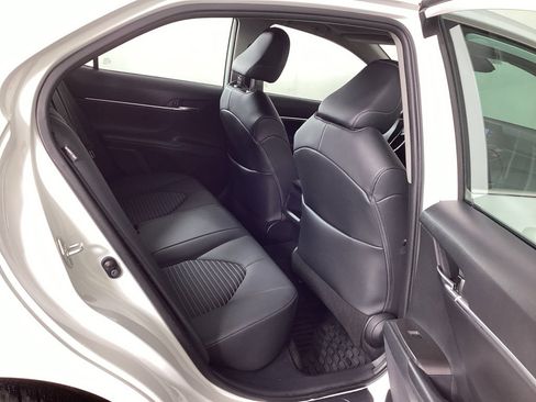 Used 2021 Toyota Camry SE w/ Cold Weather Package image 11