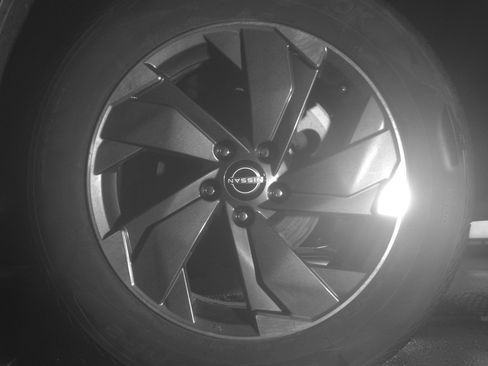 Used 2025 Nissan Rogue SV AWD/4WD image 14