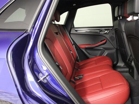 Used 2025 Porsche Macan image 32