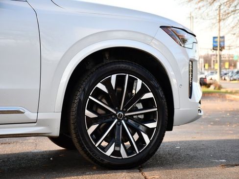 Certified 2025 Volvo XC90 B6 Plus image 9