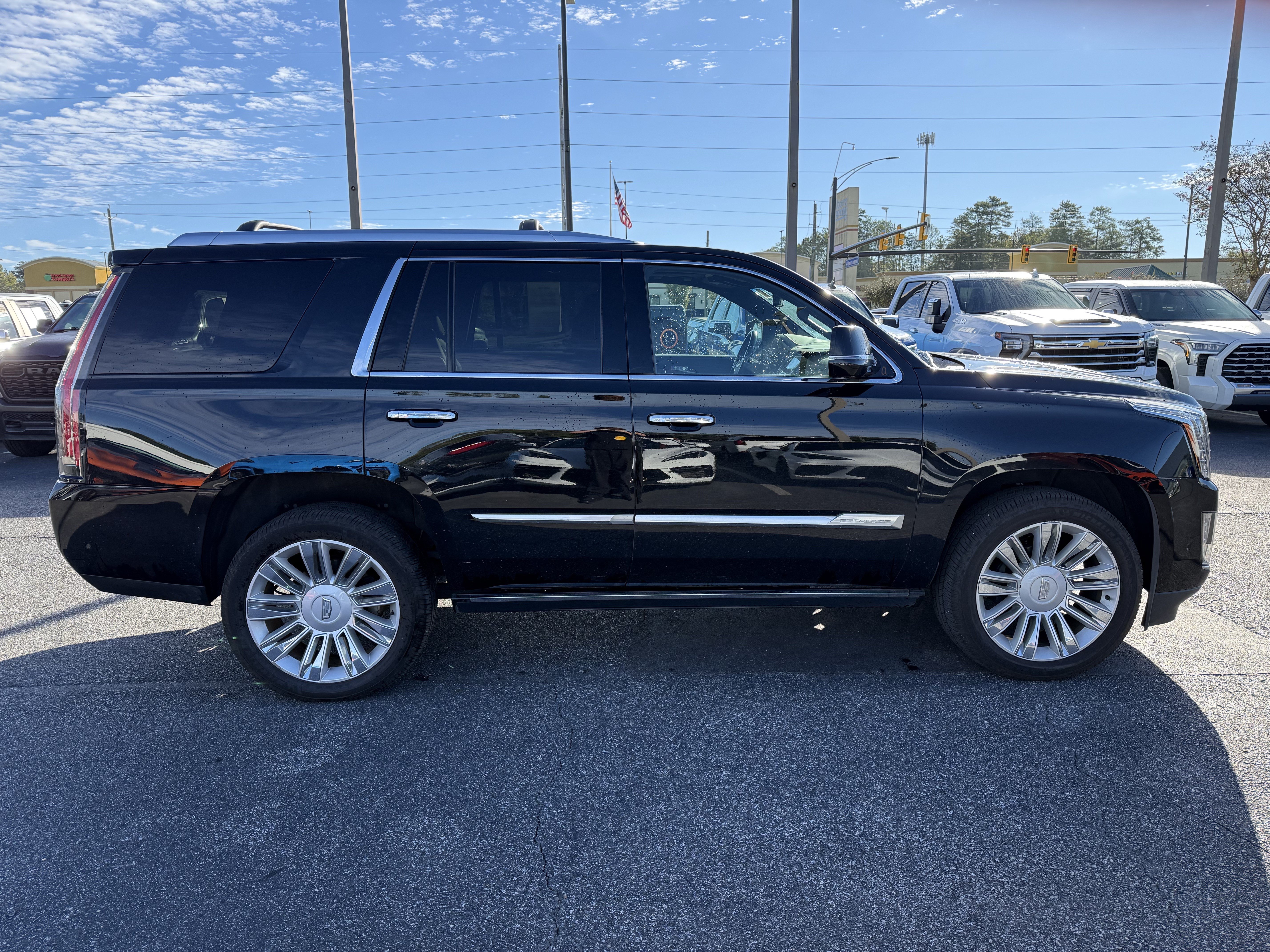 Used 2020 Cadillac Escalade Platinum RWD image 12
