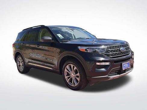 Certified 2022 Ford Explorer XLT w/ Equipment Group 202A AWD/4WD image 1
