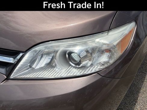 Used 2019 Toyota Sienna XLE Premium FWD image 4