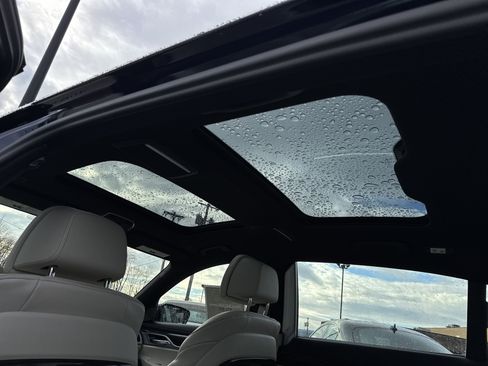 Used 2022 BMW ALPINA B7 xDrive image 32