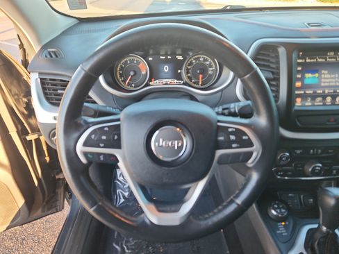 Used 2016 Jeep Cherokee Trailhawk w/ Cold Weather Group image 10