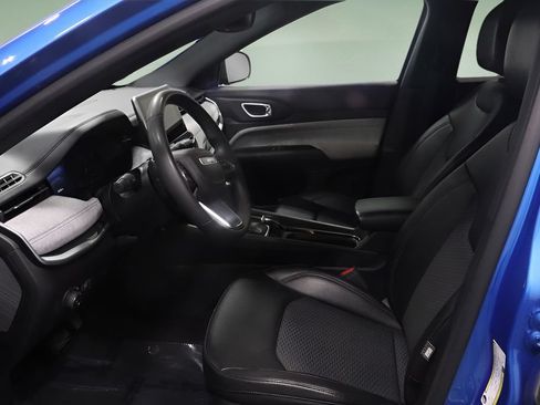Used 2024 Jeep Compass Latitude AWD/4WD image 9