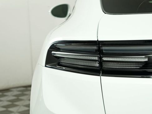 New 2026 Porsche Macan 4 Electric AWD/4WD image 13