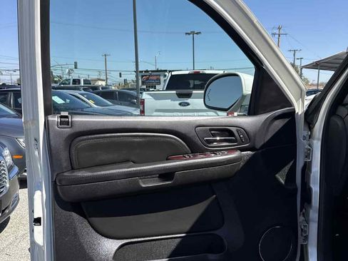 Used 2007 Cadillac Escalade ESV AWD w/ Information Package image 5