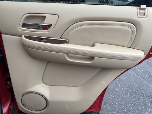 Used 2012 Cadillac Escalade Premium image 31