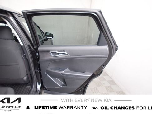 New 2025 Kia Sportage LX image 13