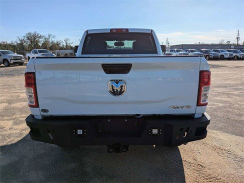 Used 2022 RAM 2500 Tradesman w/ Chrome Appearance Group image 5