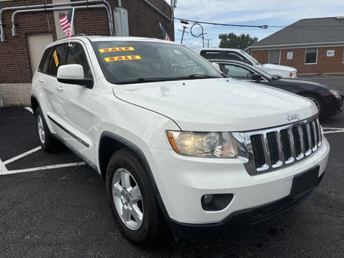 Used 2011 Jeep Grand Cherokee Laredo w/ Security & Convenience Group image 3