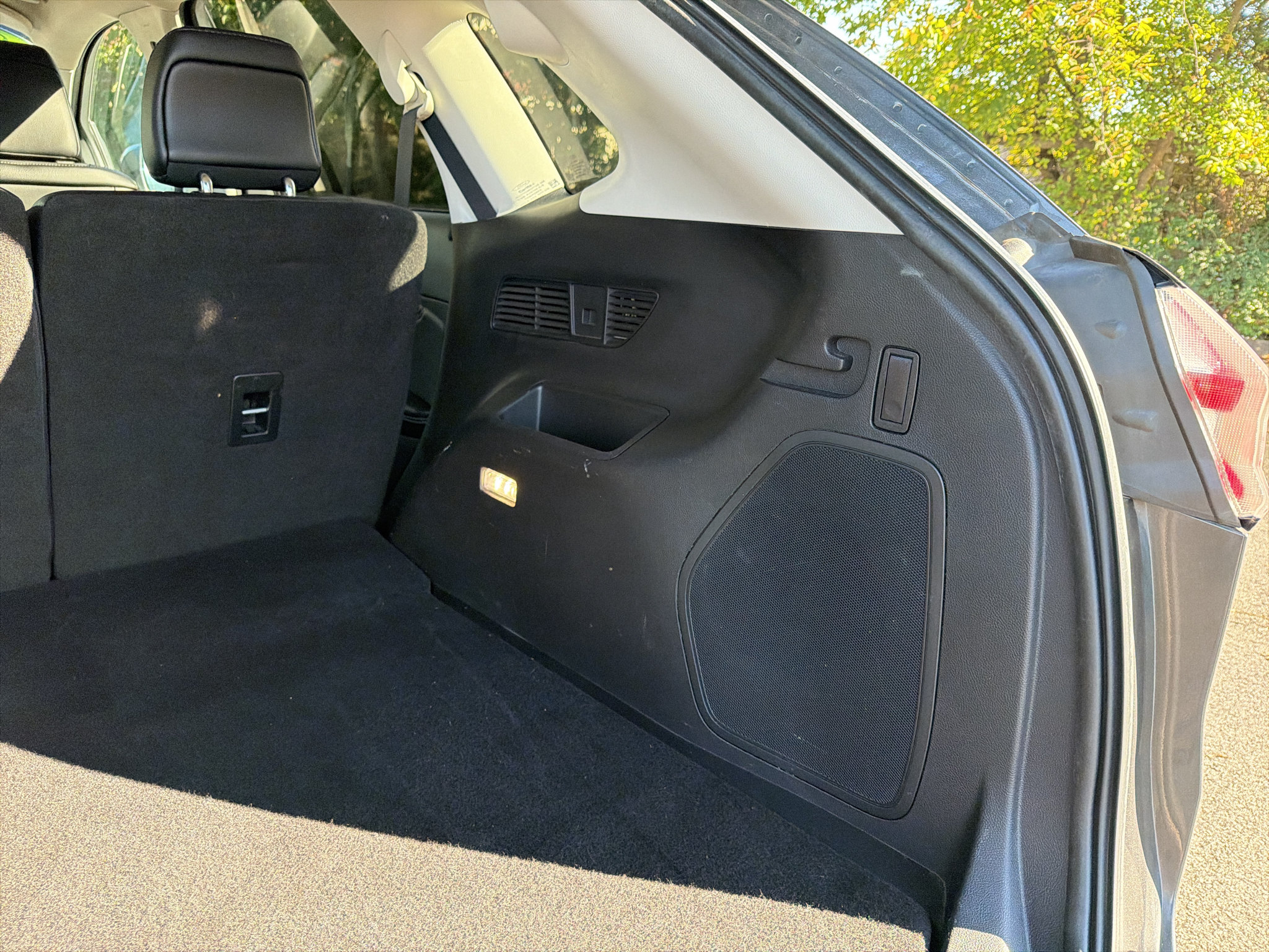 Used 2020 Ford Edge Titanium FWD image 33