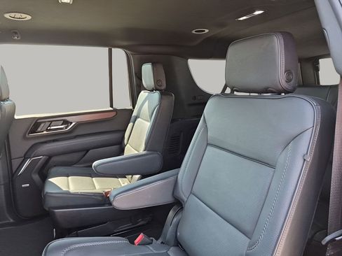 Used 2025 GMC Yukon XL Denali image 19