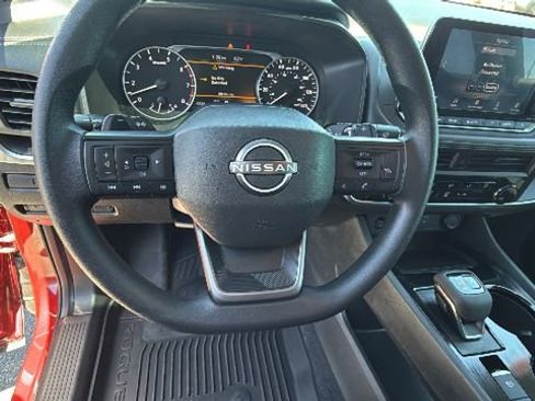Used 2025 Nissan Rogue S AWD/4WD image 16