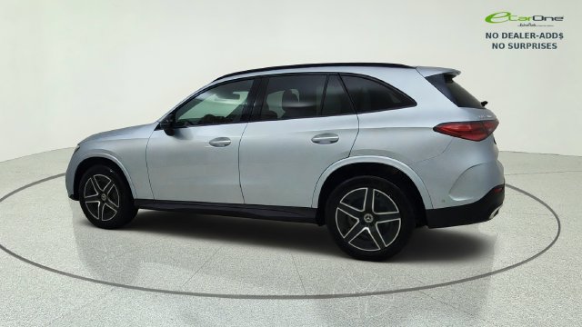 Used 2025 Mercedes-Benz GLC 300 4MATIC image 4