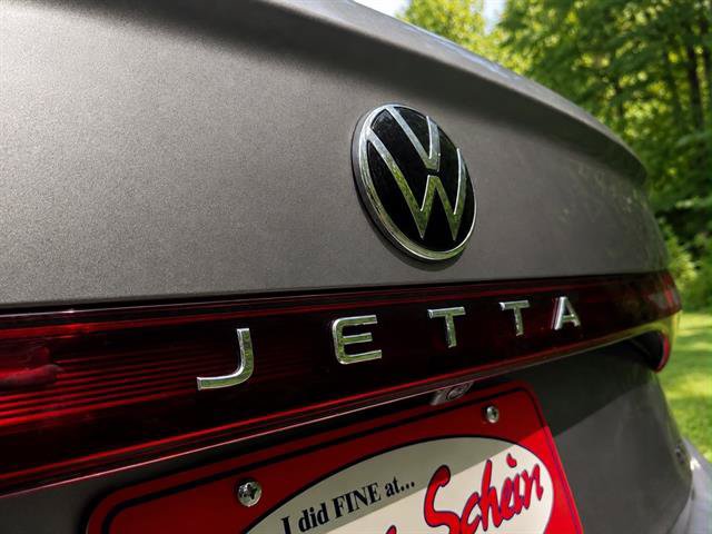 Used 2025 Volkswagen Jetta SE FWD image 10