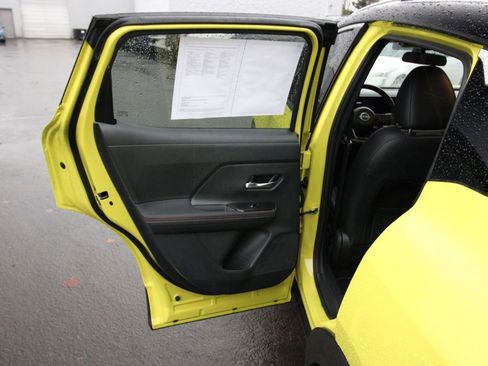 Used 2025 Nissan Kicks SR image 26