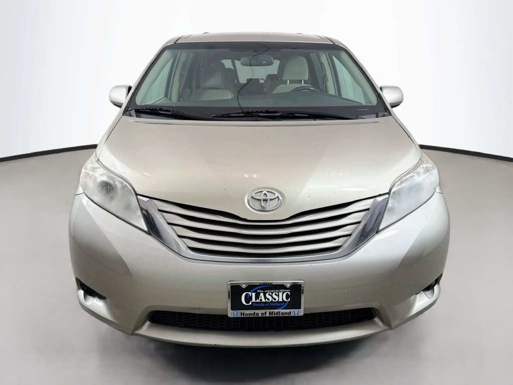 Used 2017 Toyota Sienna LE FWD image 2