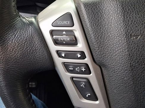 Used 2021 Nissan Titan SV w/ SV Convenience Package image 21