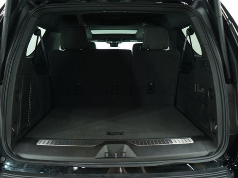 Used 2024 Chevrolet Suburban High Country image 16