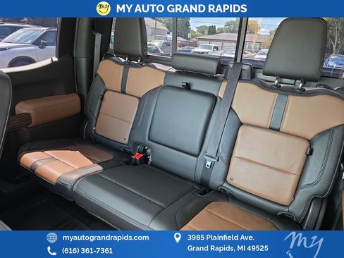 Used 2019 Chevrolet Silverado 1500 High Country w/ Technology Package AWD/4WD image 27