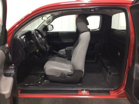 Used 2017 Toyota Tacoma SR image 12