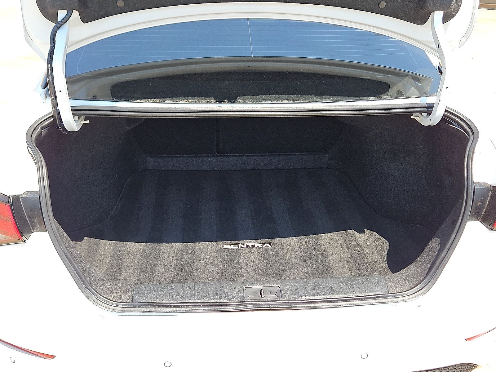 Used 2025 Nissan Sentra SV FWD image 6